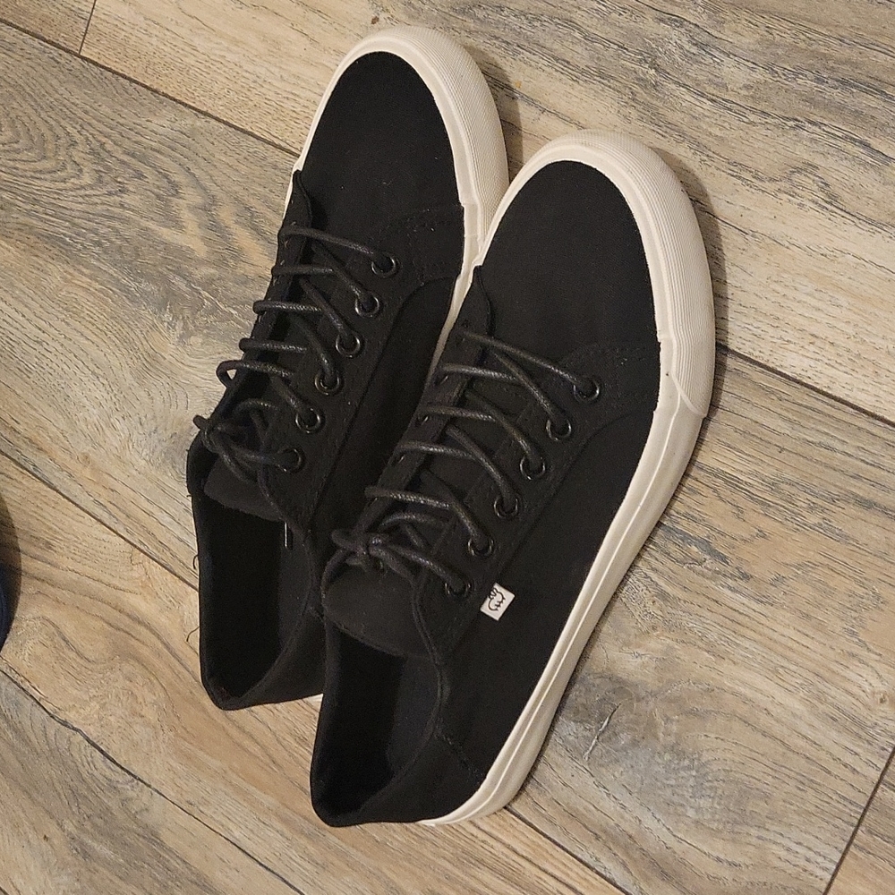 Lamo Shoes